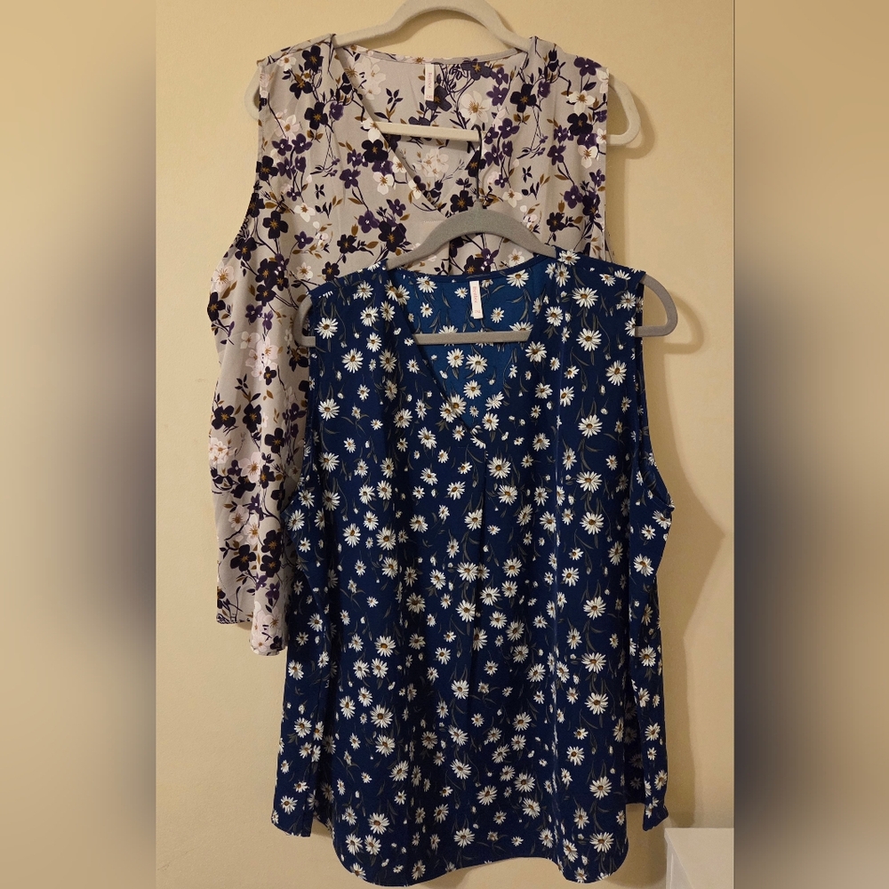 Bundle Of 2 Sleeveless Floral Blouses